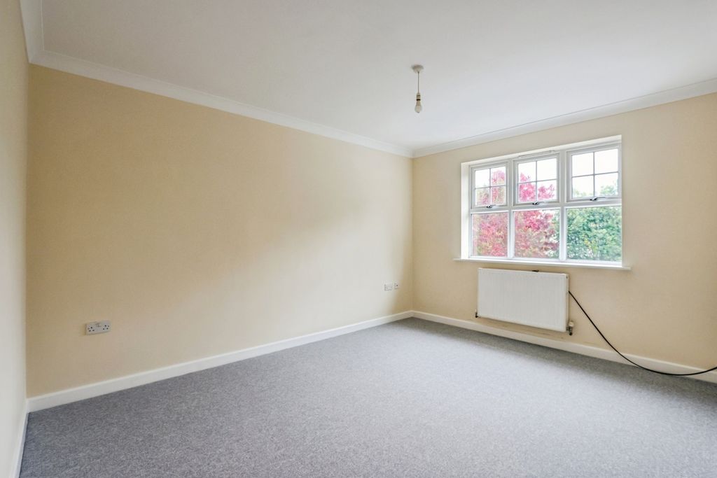 2 bed flat for salePoole Road, Upton, Poole, Dorset BH16 photo 3