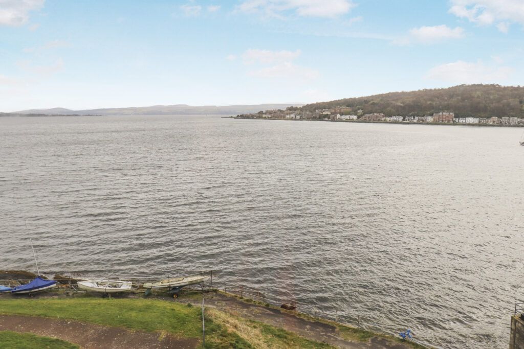 Additional image 6 of 4 bed flat for sale3/2, 23 Argyle Place, Rothesay PA20