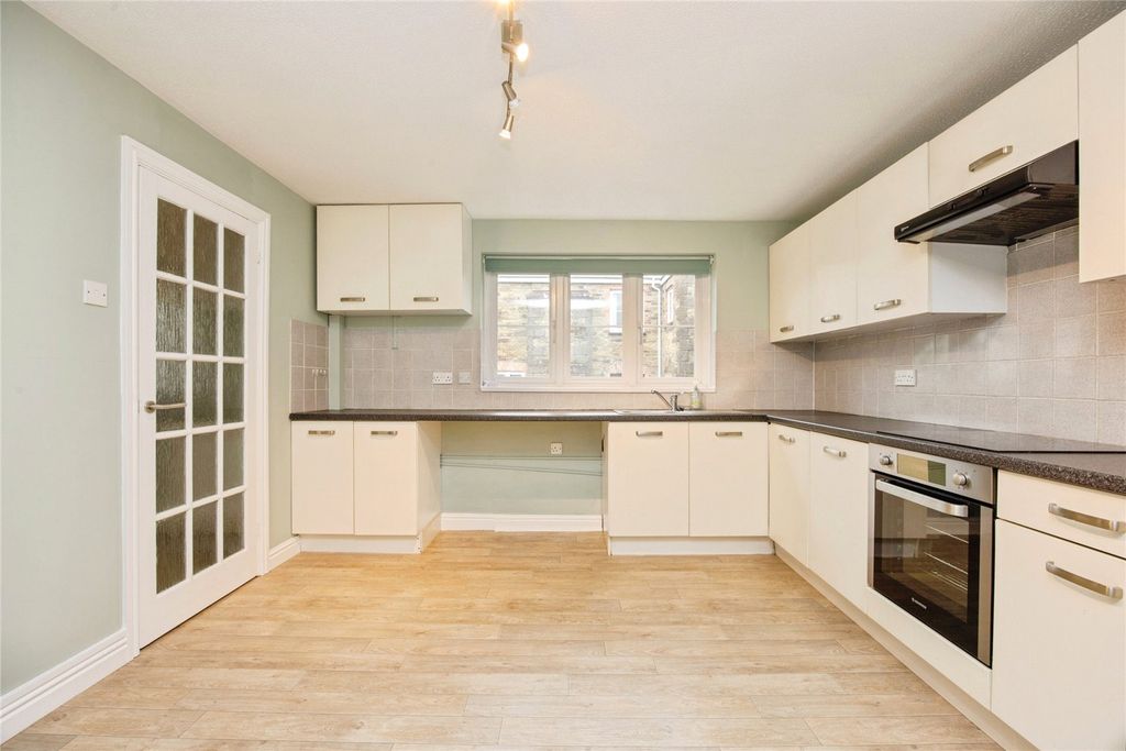 Additional image 2 of 3 bed maisonette for saleCastle Hill Court, Cross Lane, Bodmin, Cornwall PL31
