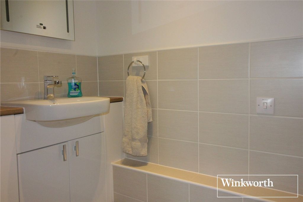 Additional image 7 of 2 bed flat for saleStudio Way, Borehamwood, Hertfordshire WD6