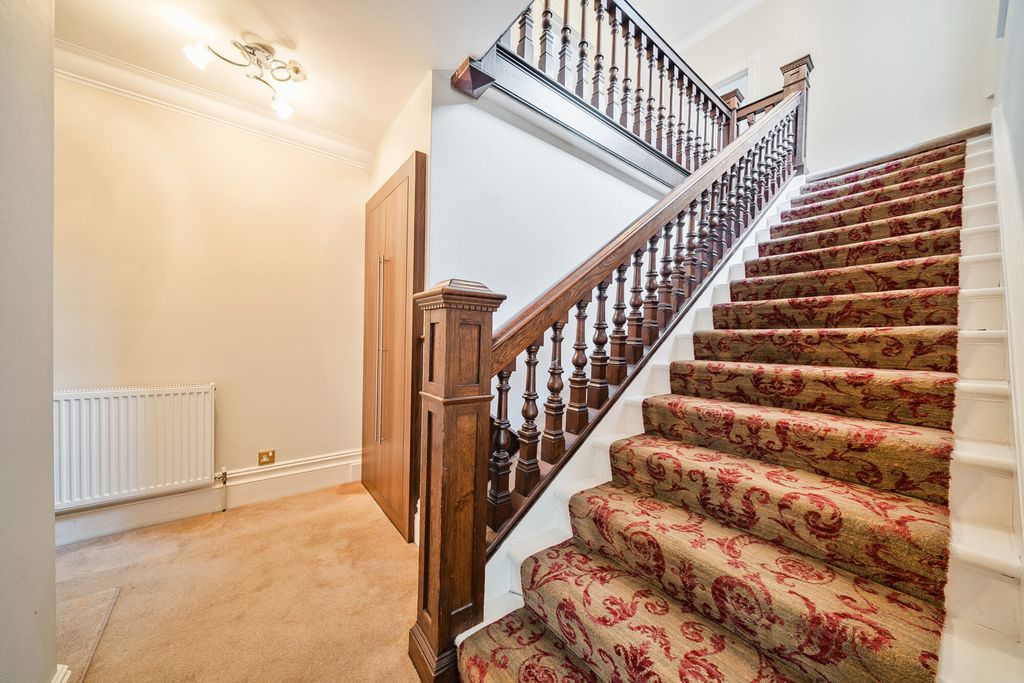 Additional image 15 of 3 bed flat for saleMavelstone Road, Bromley BR1