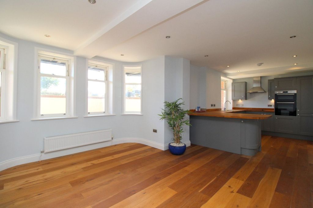 Additional image 12 of 2 bed flat for saleChevalier Road, Felixstowe, Suffolk IP11