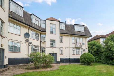 Glendale Avenue, Edgware, Greater London. HA8
