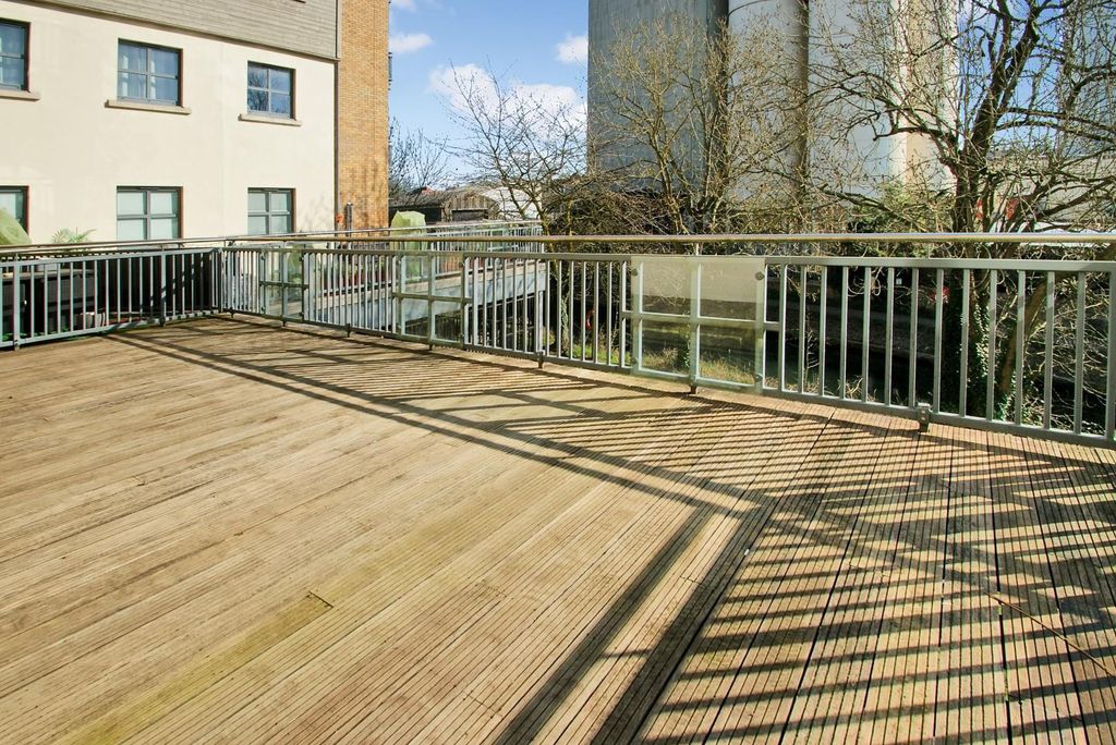 2 bed flat for saleRiverside, Bishop's Stortford CM23 photo 2