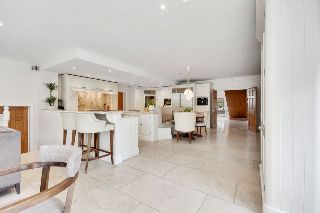 Additional image 17 of 6 bed detached house for saleChallacombe Close, Hutton Mount, Brentwood CM13