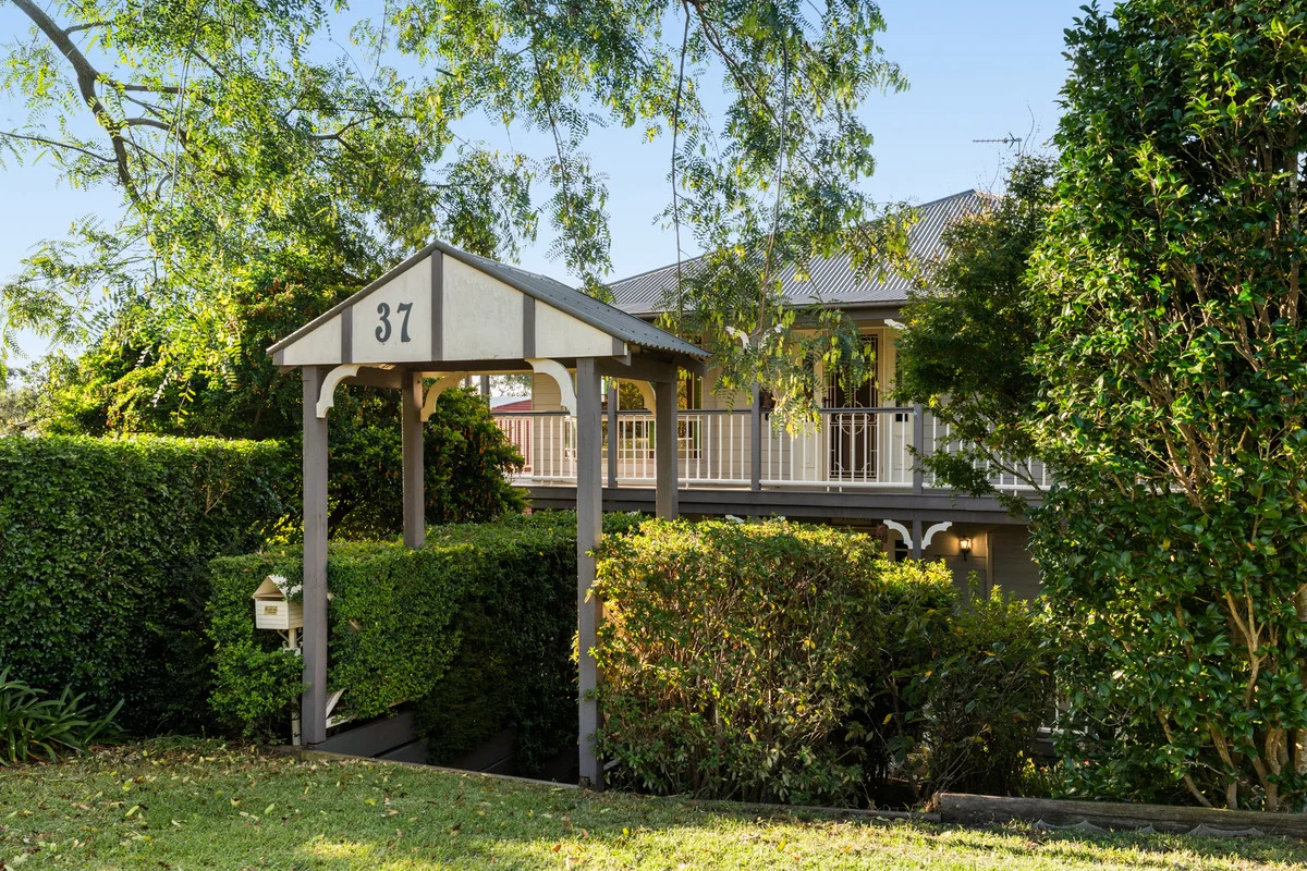 37 Harvey Street, Mount Lofty QLD 4350