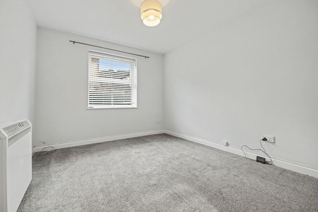 Additional image 8 of 2 bed flat for sale96 Midanbury Lane, Bitterne SO18