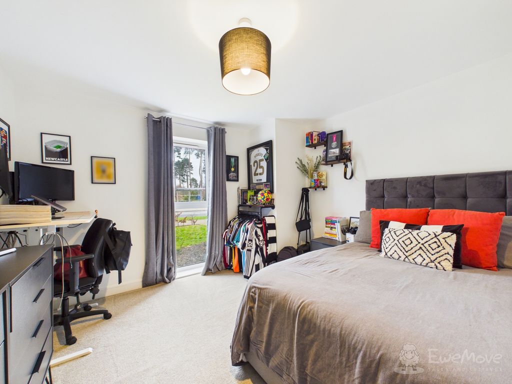 Additional image 6 of 2 bed flat for saleDouglas Drive, Bordon, Hampshire GU35
