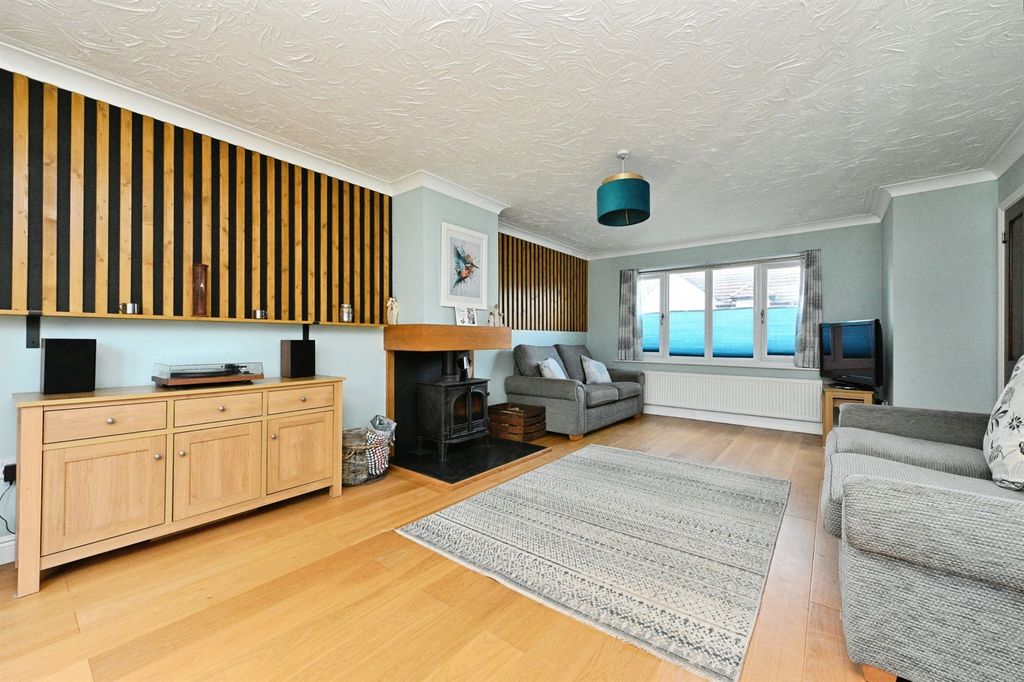 Additional image 2 of 4 bed detached house for saleRobert Linge Crescent, Brandon IP27