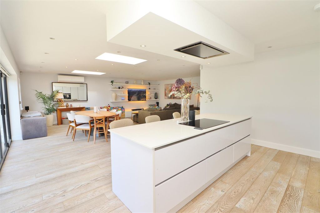 Additional image 15 of 3 bed detached bungalow for saleTheobald Street, Borehamwood WD6