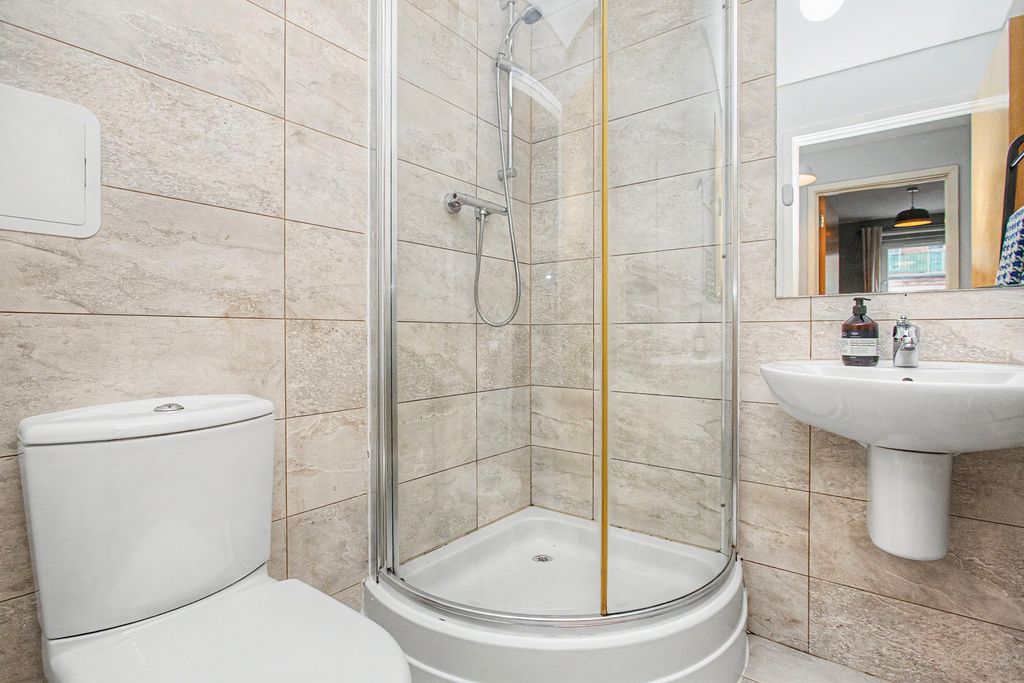 Additional image 11 of 2 bed flat for sale2/6 Albion Gardens, Leith, Edinburgh EH7