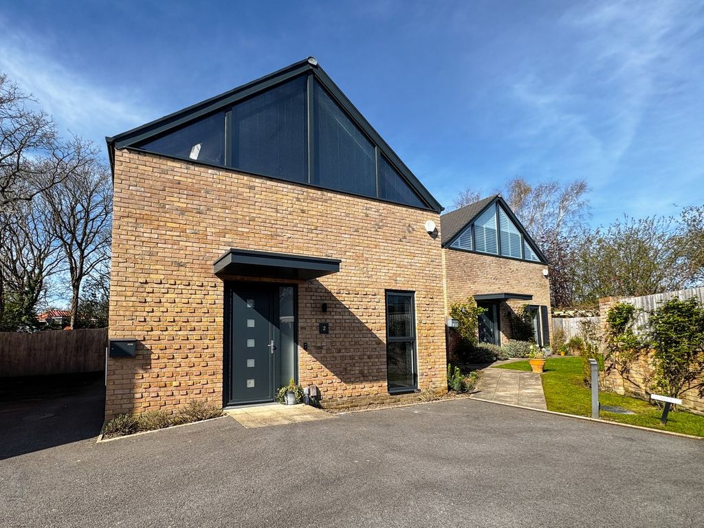 3 bed detached house for saleViolet Close, Broadstone BH18