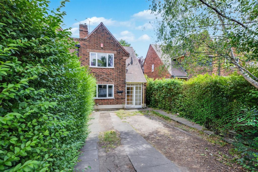 3 bed property for saleWollaton Road, Beeston, Nottingham NG9
