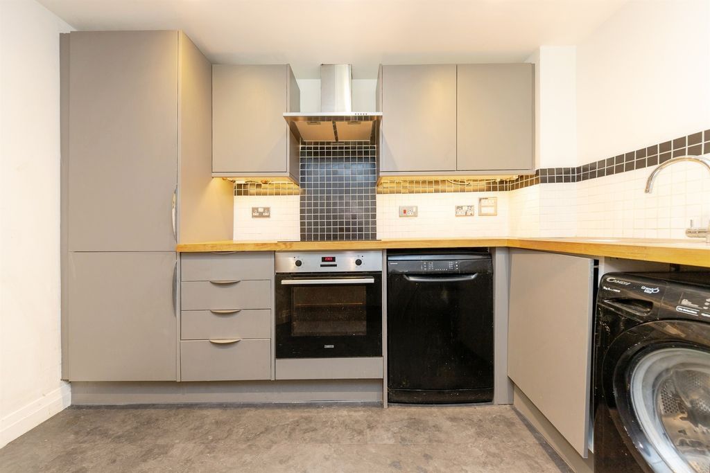 Additional image 7 of 2 bed flat for saleNewland Gardens, Hertford SG13