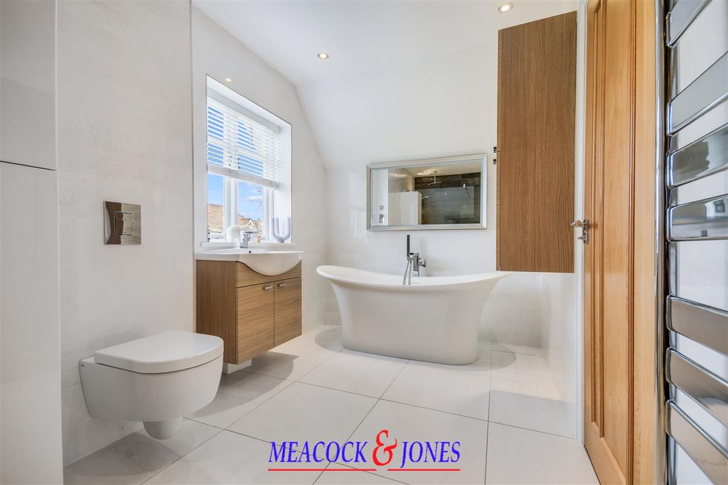 Additional image 18 of 5 bed detached house for saleRoundwood Avenue, Hutton Mount, Brentwood CM13