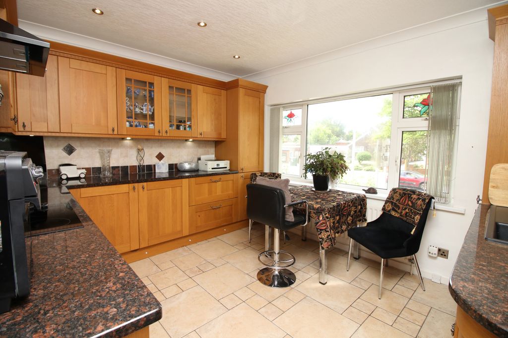 Additional image 3 of 3 bed flat for saleDevonshire Road, Blackpool FY2