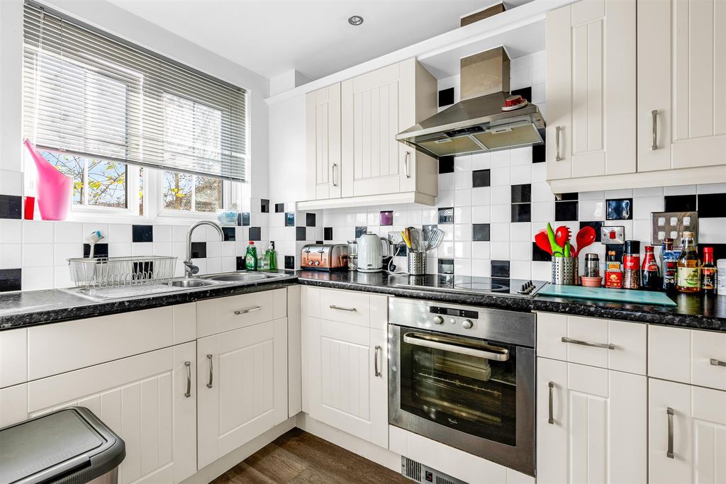 Additional image 7 of 2 bed flat for saleStants View, Hertford SG13
