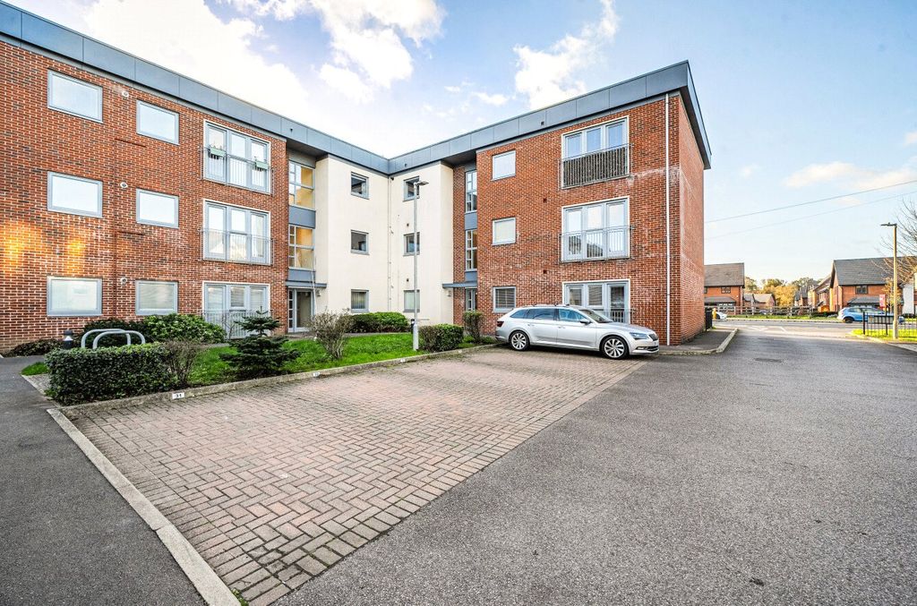 Additional image 18 of 2 bed flat for saleLondon Road, Binfield, Bracknell, Berkshire RG42