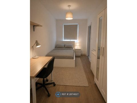 Romford Road, London E15, Room to rent