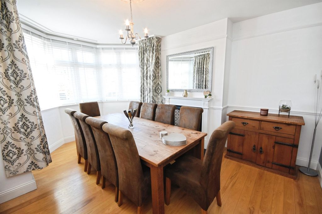 Additional image 9 of 6 bed detached house for saleSt. Peters Close, Braintree CM7