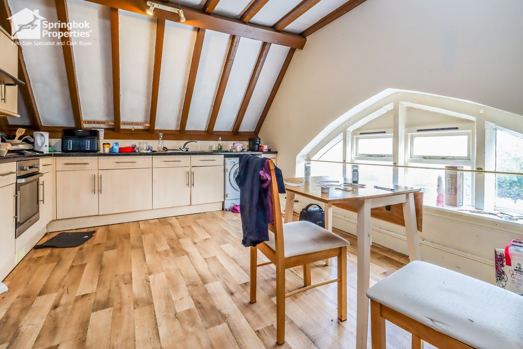 3 bed flat for saleOld School House, Salters Lane, Longden Coleham, Shewsbury, Shropshire SY3