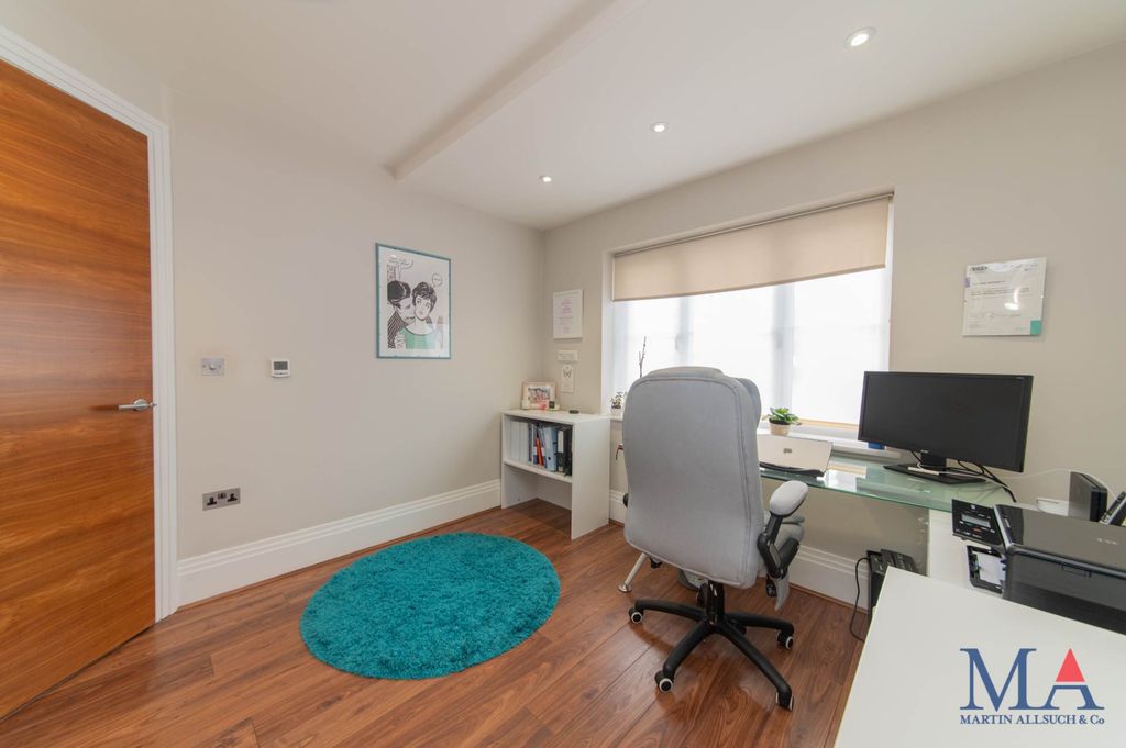 Additional image 14 of 5 bed detached house for saleRed Road, Borehamwood WD6