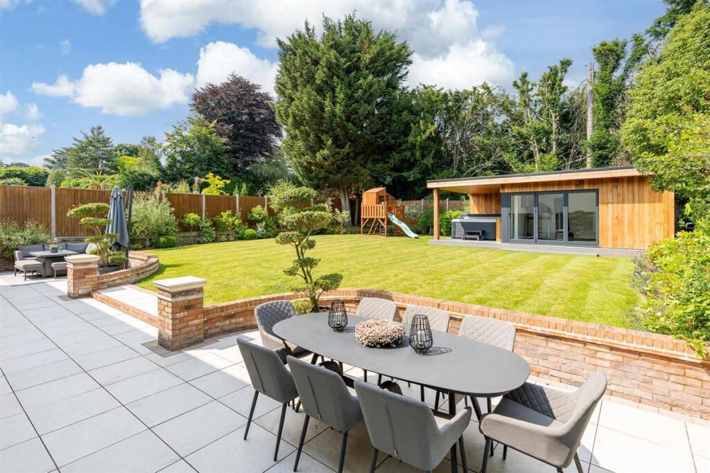 Additional image 4 of 4 bed detached house for saleLongaford Way, Hutton Mount, Brentwood CM13