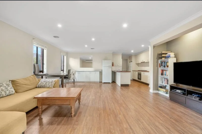 3/11 Thwaites Cl, Highton VIC 3216 photo 3