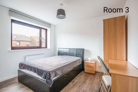 New Johns Place, Edinburgh EH8