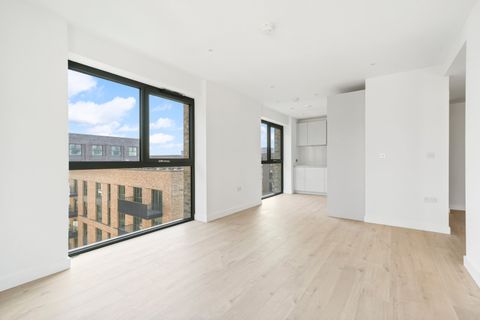 Scarlet Court, Damsel Grove N4