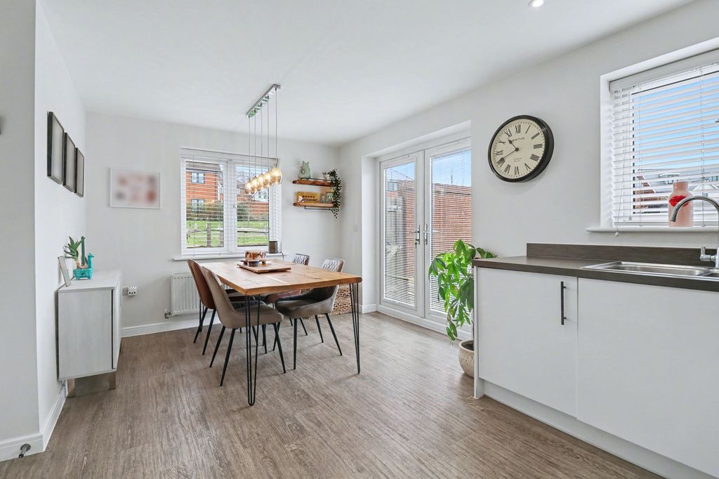 Additional image 6 of 3 bed semi-detached house for saleClaypit Copse, Bursledon SO31