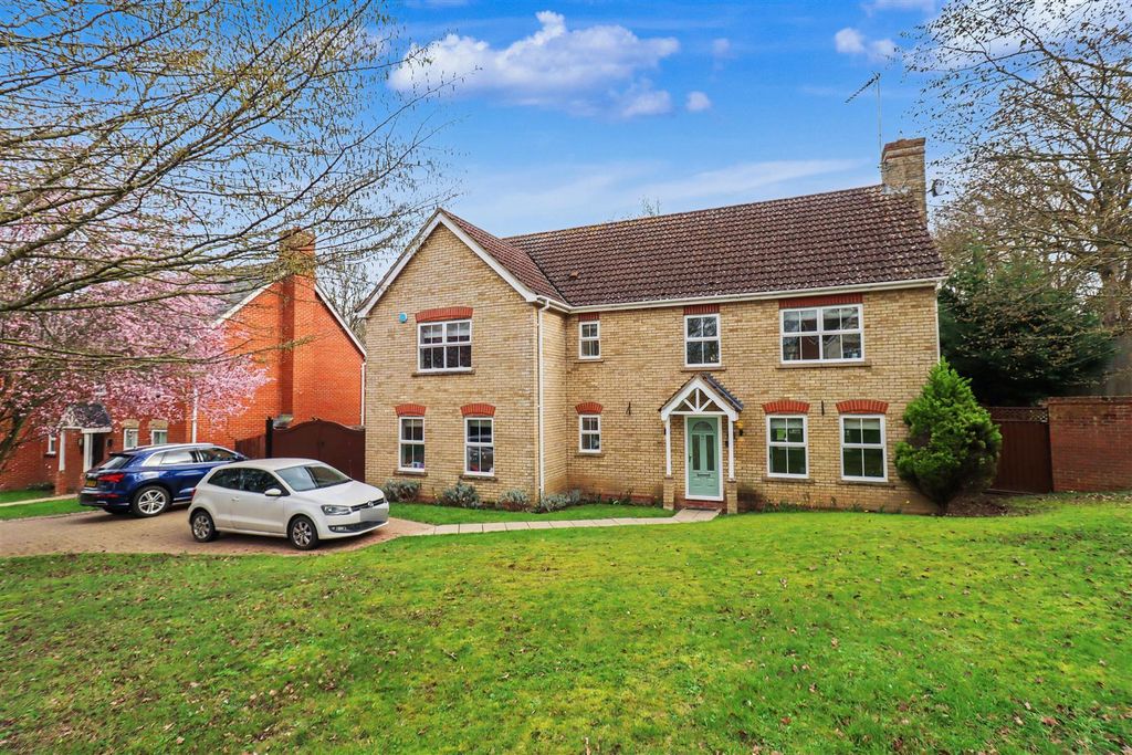5 bed detached house for saleMaylands Drive, Braintree CM77