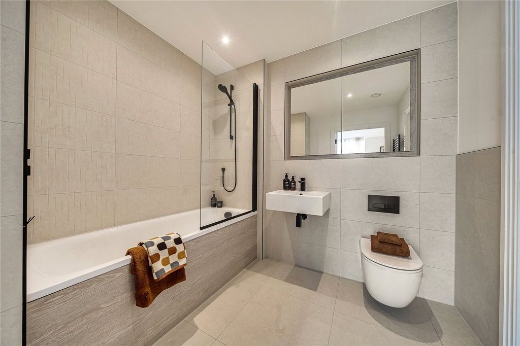 Additional image 10 of 2 bed flat for saleTweedy Road, Bromley BR1
