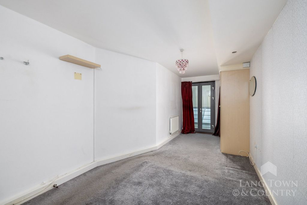 Additional image 6 of 2 bed flat for saleDiscovery Wharf, North Quay, Sutton Harbour PL4
