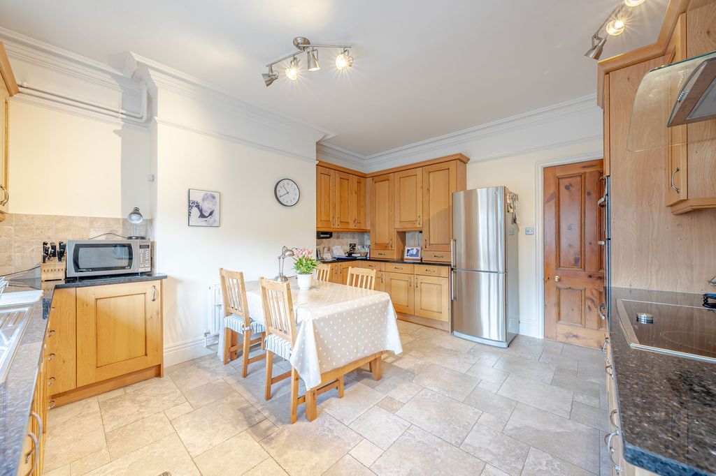 Additional image 5 of 3 bed flat for salePark Avenue, Harrogate HG2