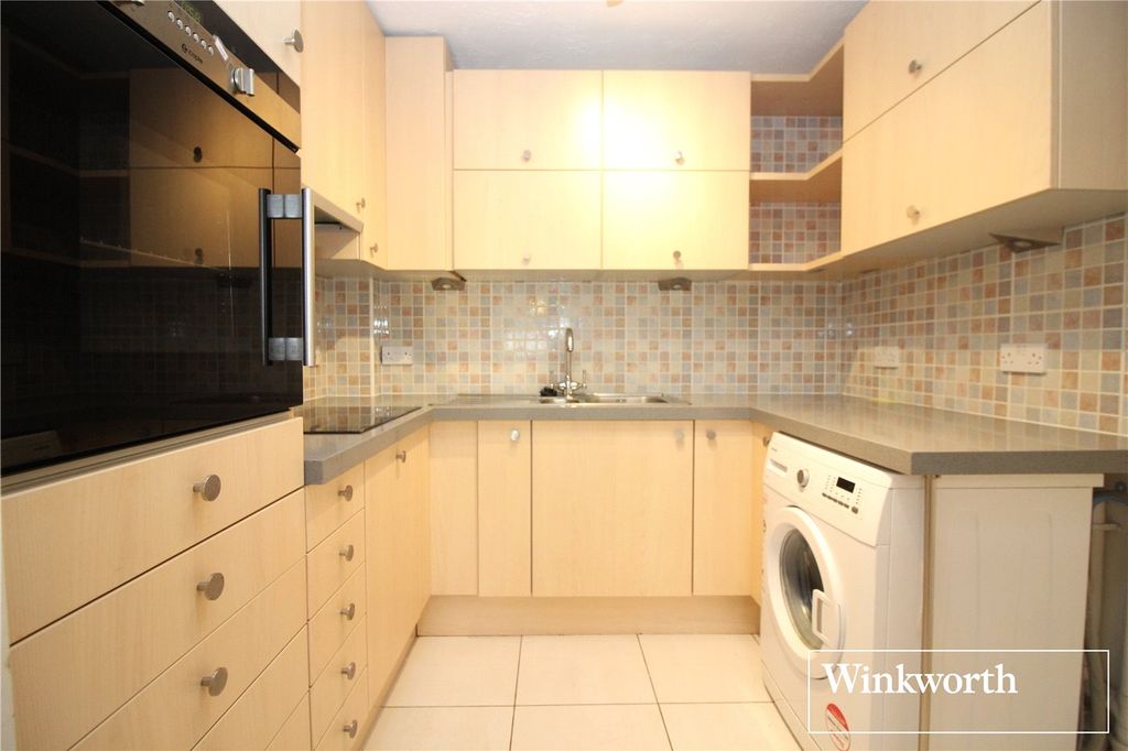 Additional image 3 of 1 bed flat for saleFurzehill Road, Borehamwood, Hertfordshire WD6
