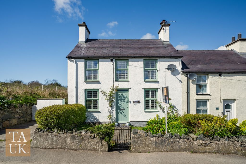 2 bed end terrace house for saleChurch Street, Newborough LL61