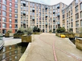 i-Land, Essex Street B5