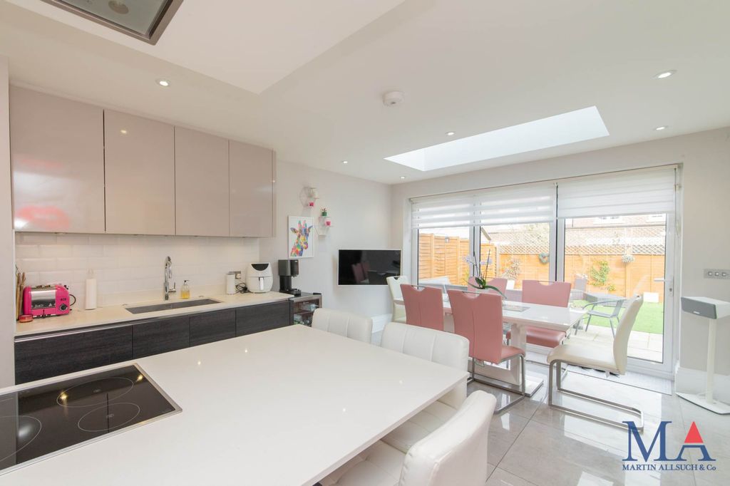 Additional image 8 of 5 bed detached house for saleRed Road, Borehamwood WD6