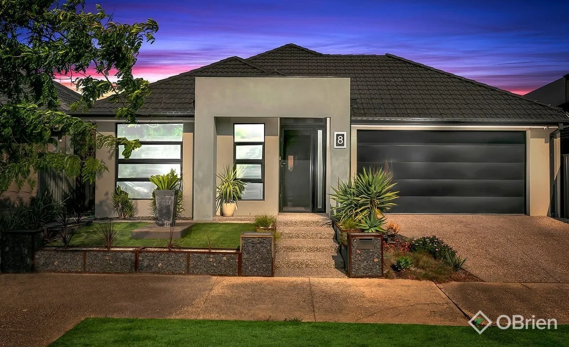 8 The Grange, Caroline Springs VIC 3023