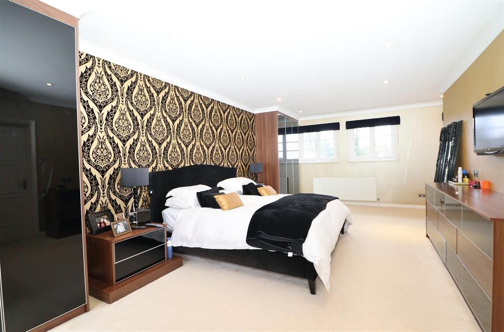 Additional image 17 of 5 bed detached house for saleBarham Avenue, Elstree, Borehamwood WD6