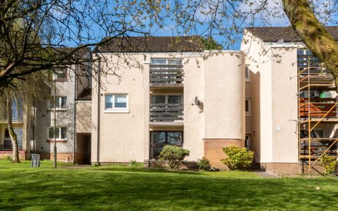 Lennox Avenue, Milngavie G62