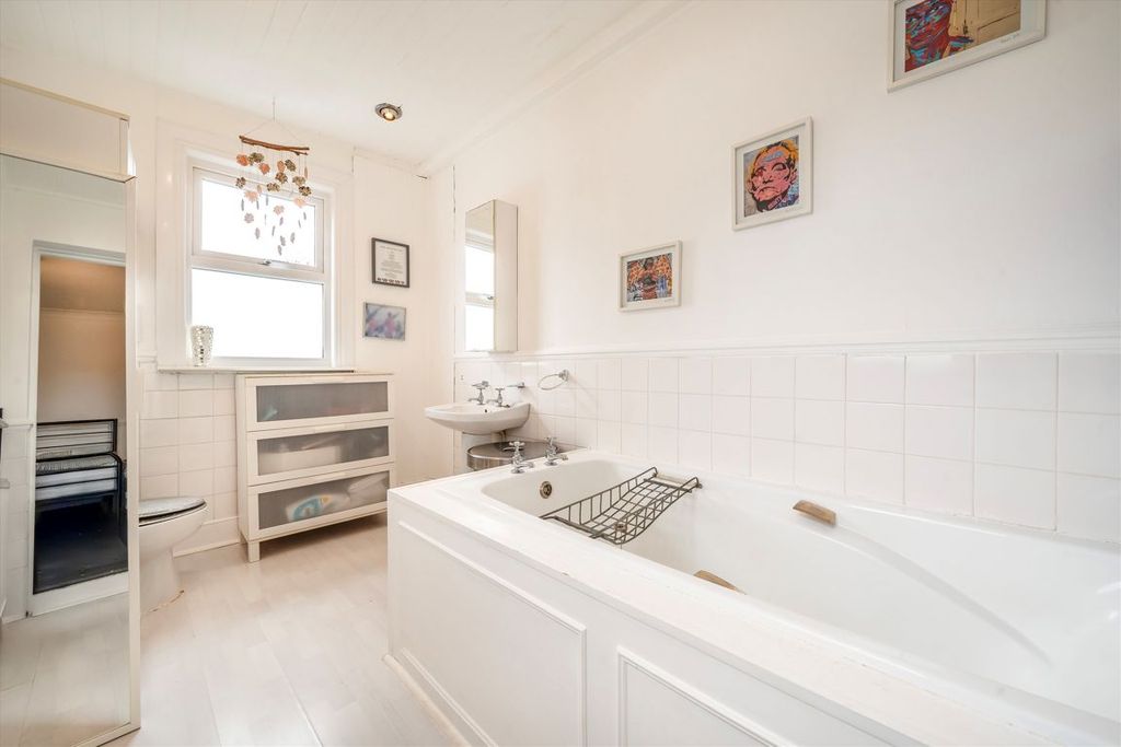 Additional image 9 of 4 bed semi-detached house for saleAvenue Road, Brentford TW8