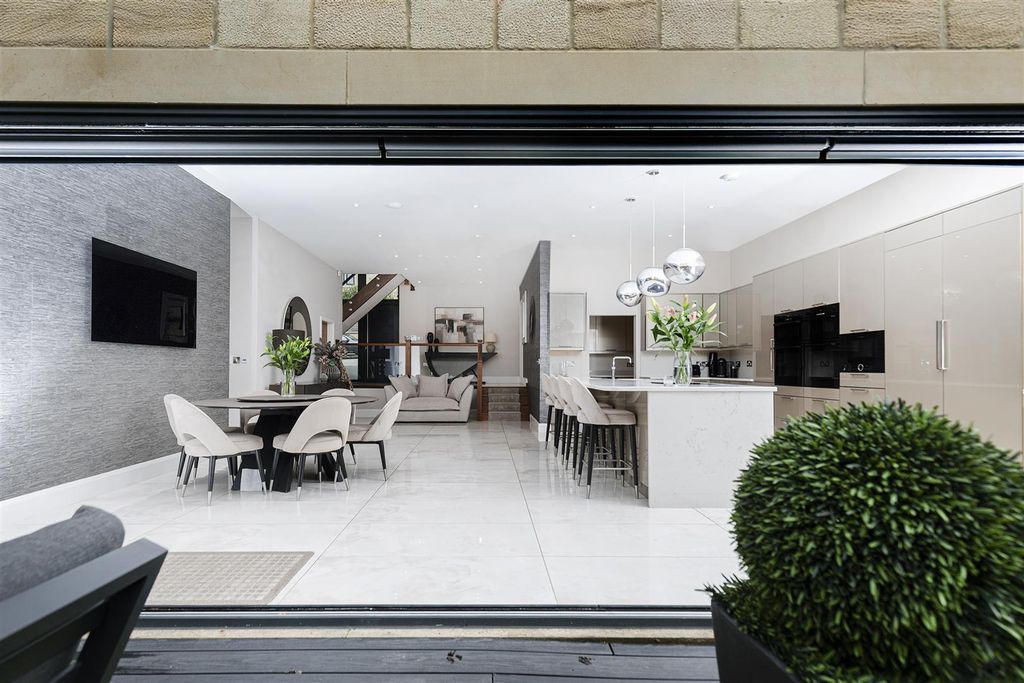 Additional image 14 of 5 bed detached house for saleThe Beeches, Birkenshaw, Bradford BD11