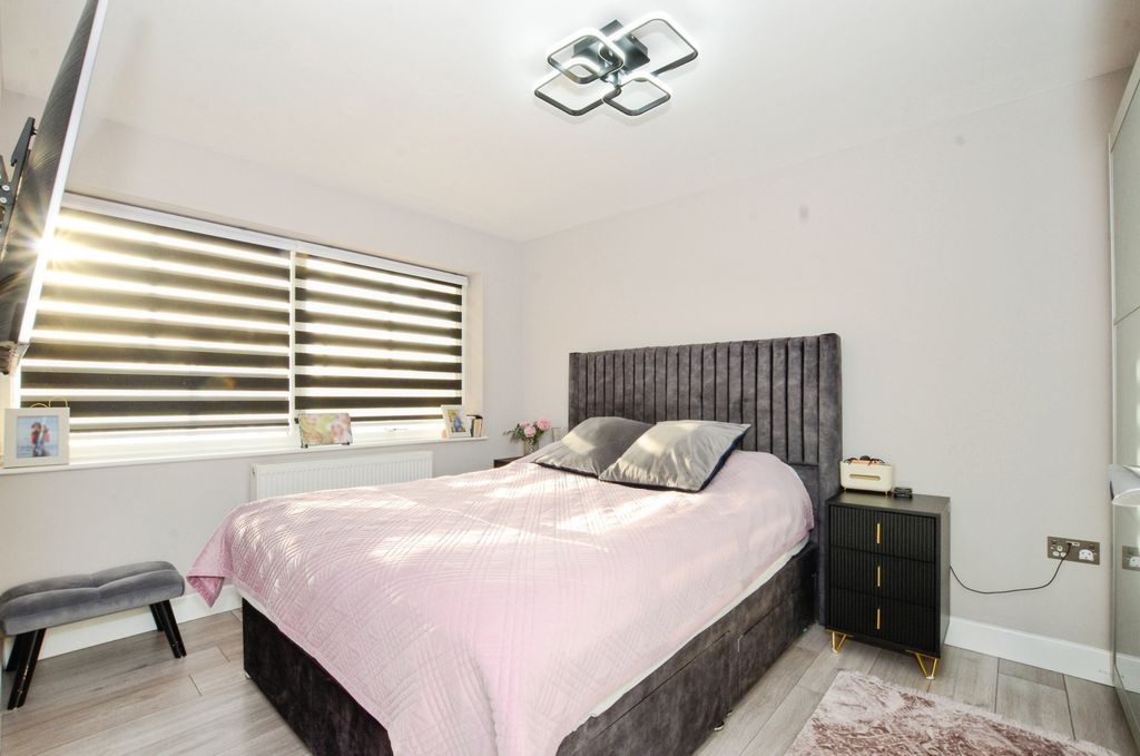 Additional image 7 of 3 bed flat for saleAshdown Drive, Borehamwood WD6