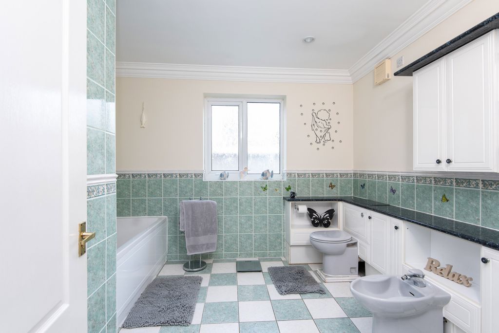 Additional image 17 of 5 bed detached bungalow for salePark Road, Boston PE21