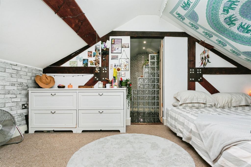 Additional image 8 of 3 bed flat for saleWest Street, Buckingham MK18