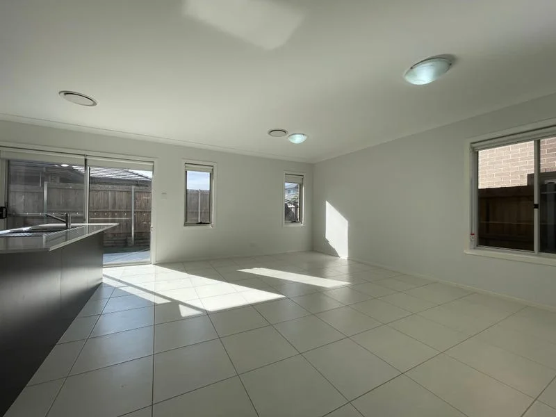 13 Beacon Dr, Schofields NSW 2762 photo 2