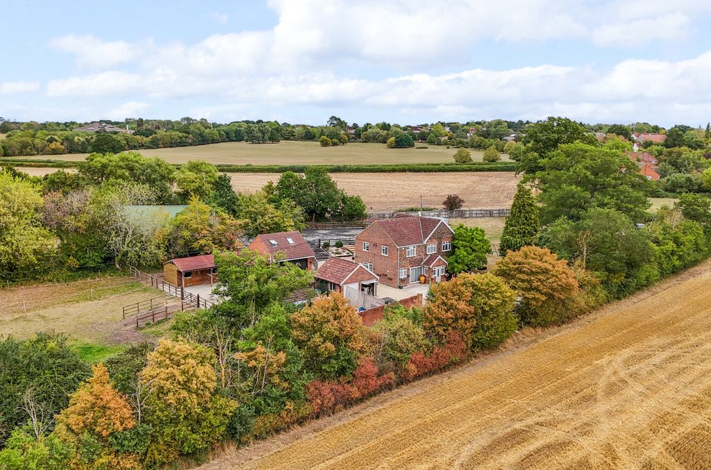 Additional image 4 of 6 bed detached house for saleGoughs Barn Lane, Jealotts Hill, Warfield, Berkshire RG42