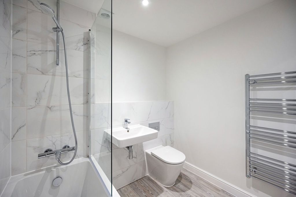 Additional image 10 of 2 bed flat for saleConnaught Place, Brockenhurst SO42